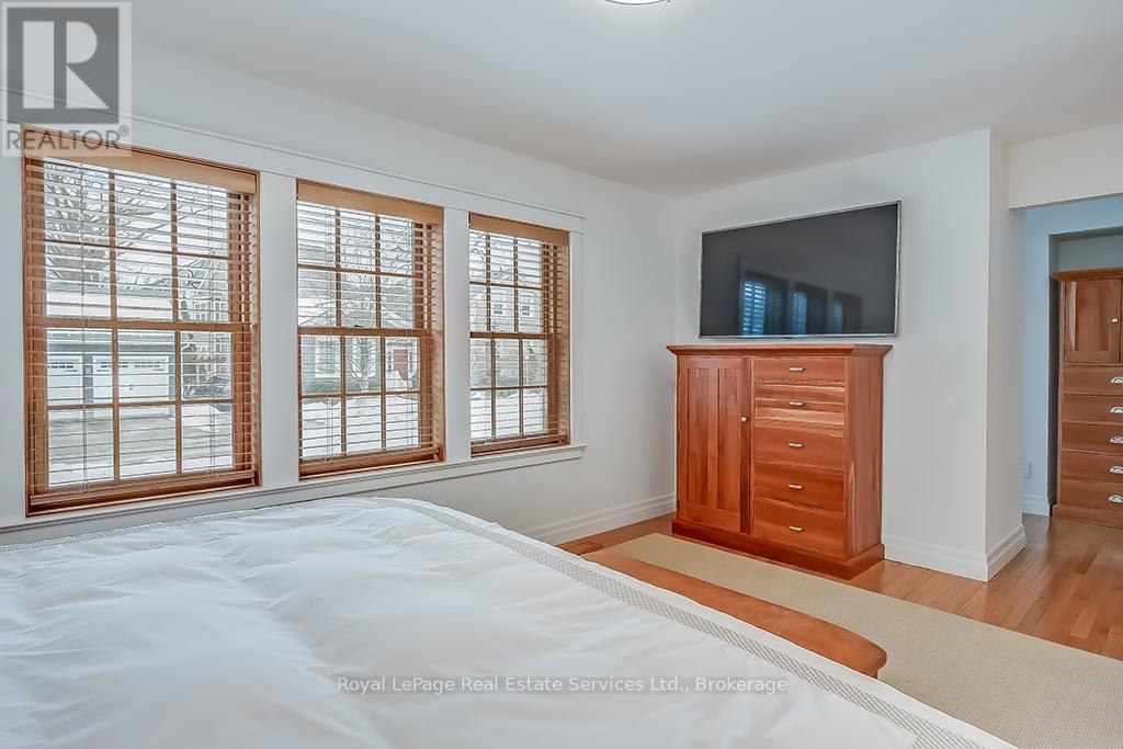 












69 ALLAN STREET

,
Oakville (OO Old Oakville),




Ontario
L6J3M7


