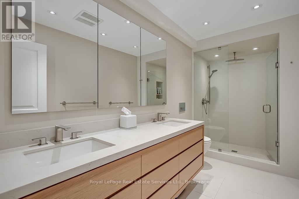 












69 ALLAN STREET

,
Oakville (OO Old Oakville),




Ontario
L6J3M7

