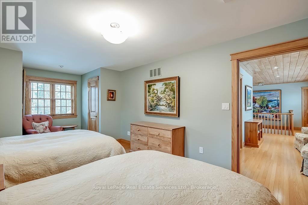 












69 ALLAN STREET

,
Oakville (OO Old Oakville),




Ontario
L6J3M7

