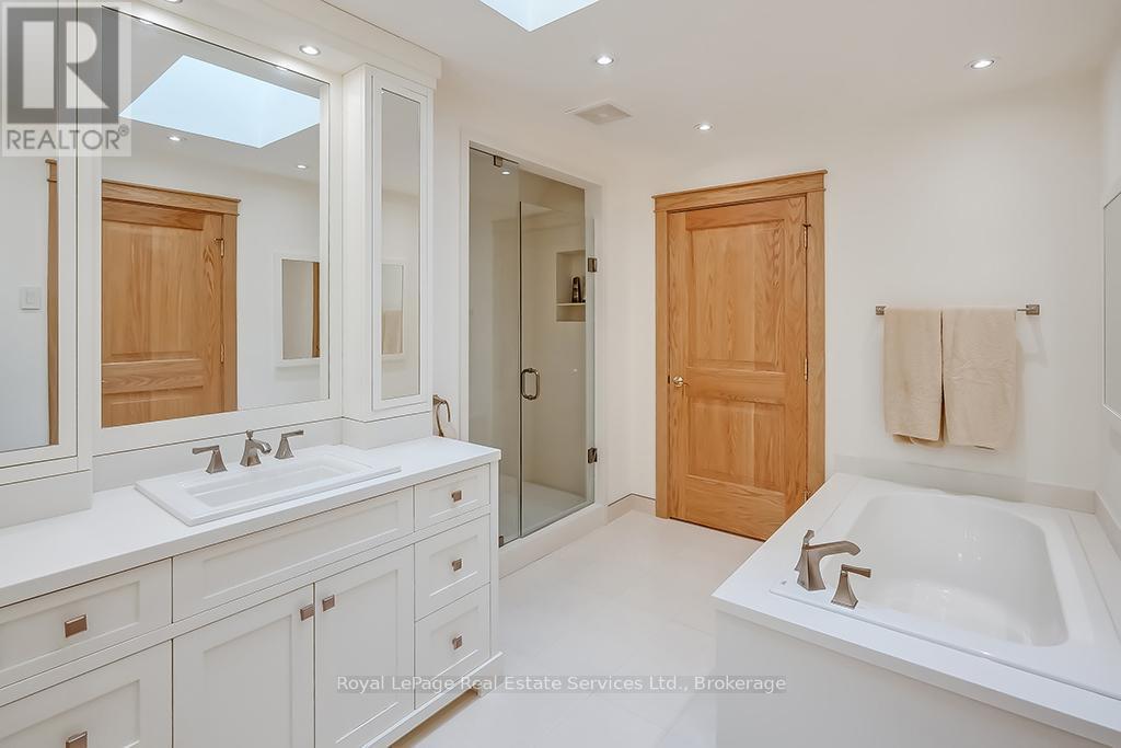 












69 ALLAN STREET

,
Oakville (OO Old Oakville),




Ontario
L6J3M7

