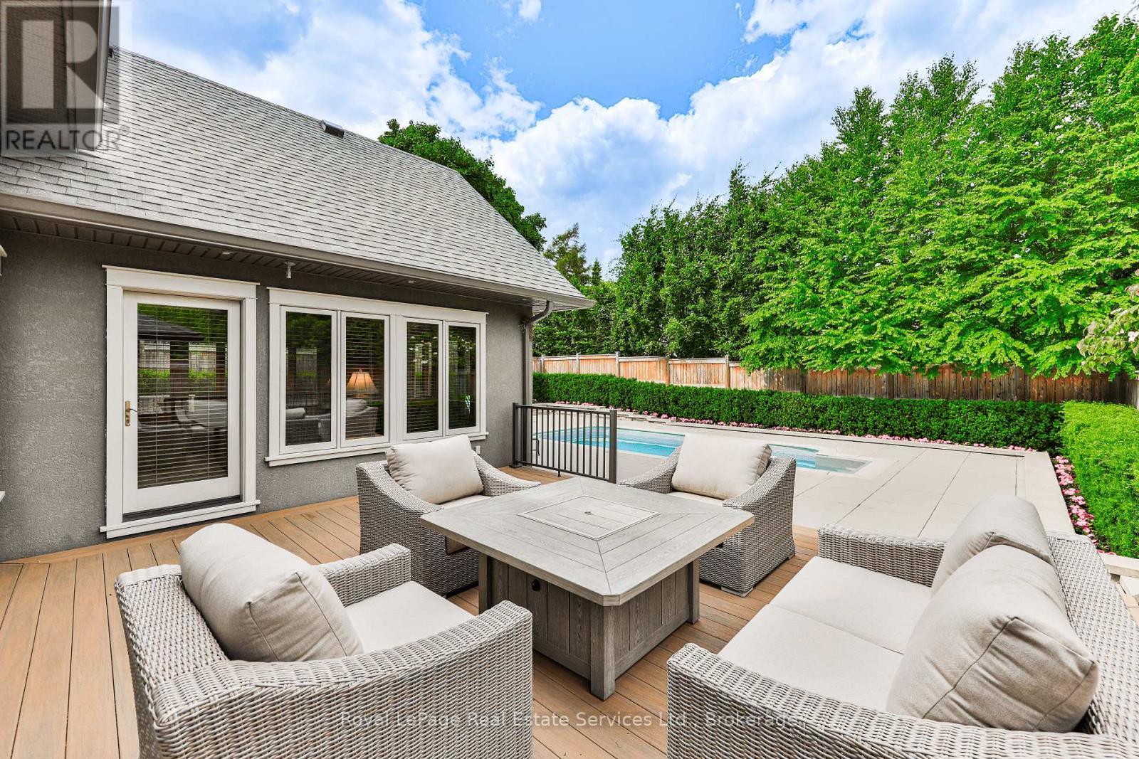 












69 ALLAN STREET

,
Oakville (OO Old Oakville),




Ontario
L6J3M7

