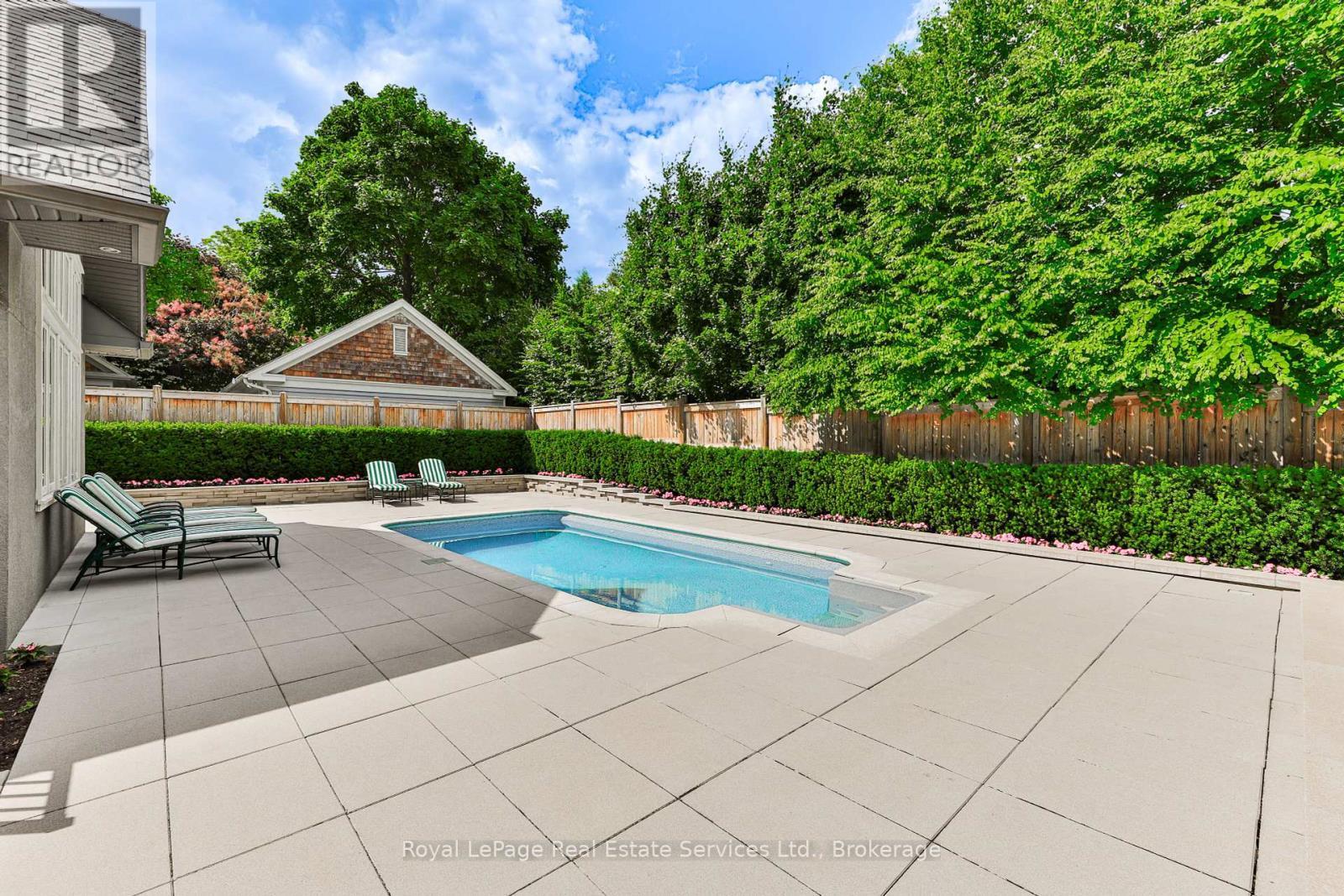 












69 ALLAN STREET

,
Oakville (OO Old Oakville),




Ontario
L6J3M7

