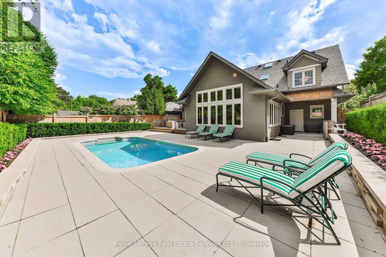 












69 ALLAN STREET

,
Oakville (OO Old Oakville),




Ontario
L6J3M7

