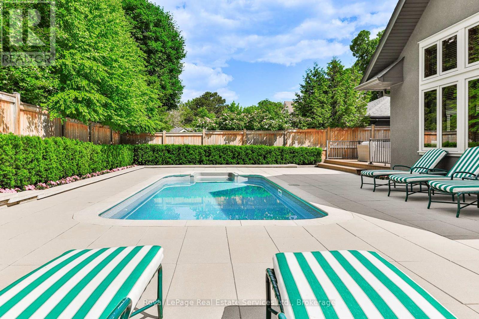 












69 ALLAN STREET

,
Oakville (OO Old Oakville),




Ontario
L6J3M7

