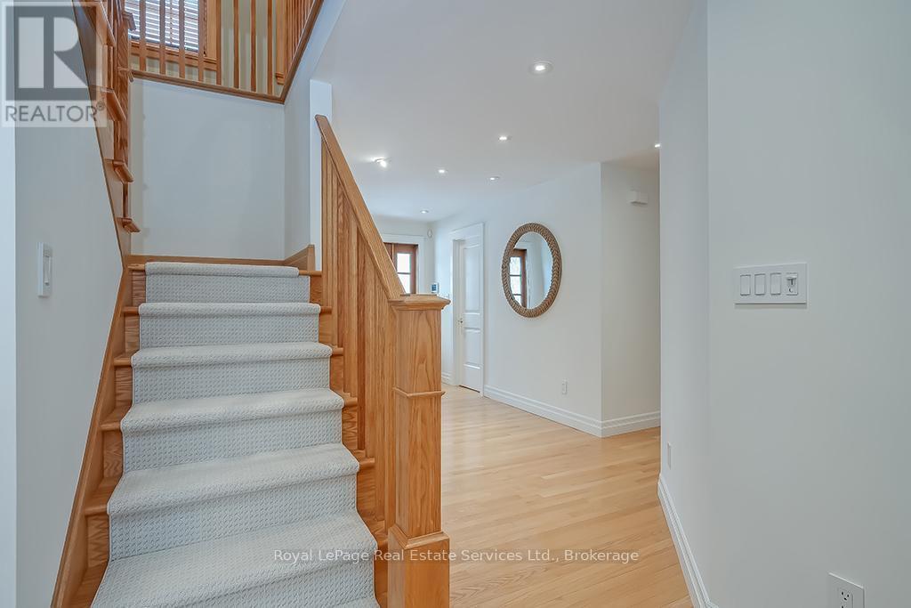 












69 ALLAN STREET

,
Oakville (OO Old Oakville),




Ontario
L6J3M7


