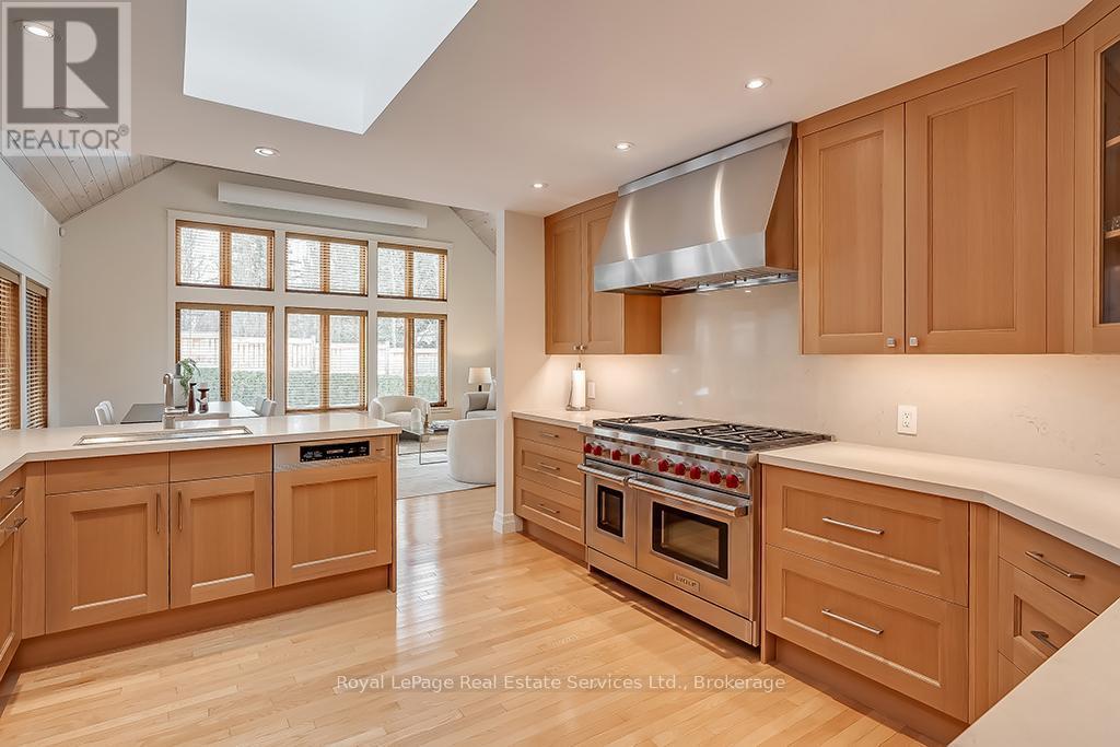 












69 ALLAN STREET

,
Oakville (OO Old Oakville),




Ontario
L6J3M7

