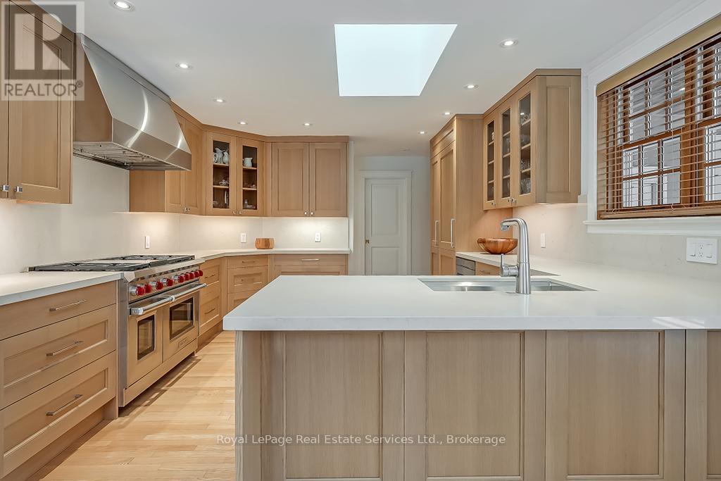 












69 ALLAN STREET

,
Oakville (OO Old Oakville),




Ontario
L6J3M7

