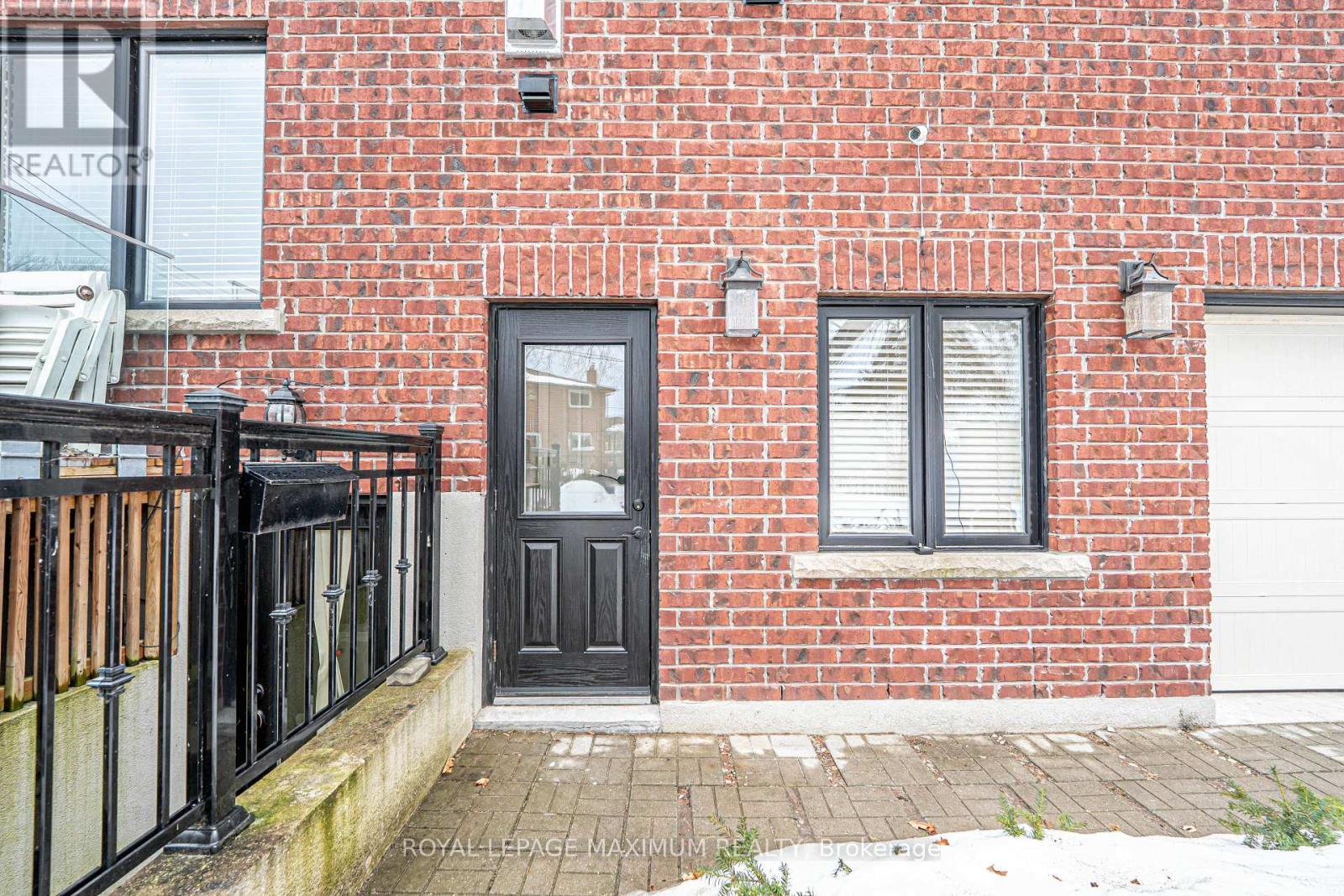 












UPPER UNIT B - 84 ENFIELD AVENUE

,
Toronto,




Ontario
M8W1T9

