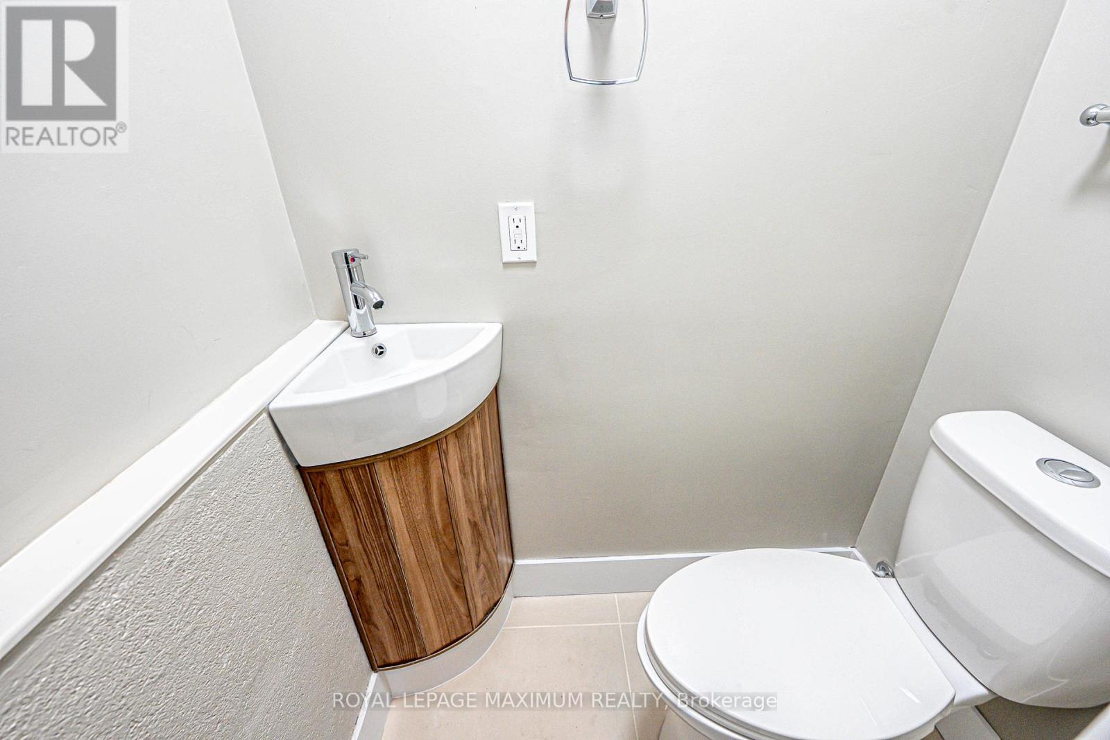 












UPPER UNIT B - 84 ENFIELD AVENUE

,
Toronto,




Ontario
M8W1T9

