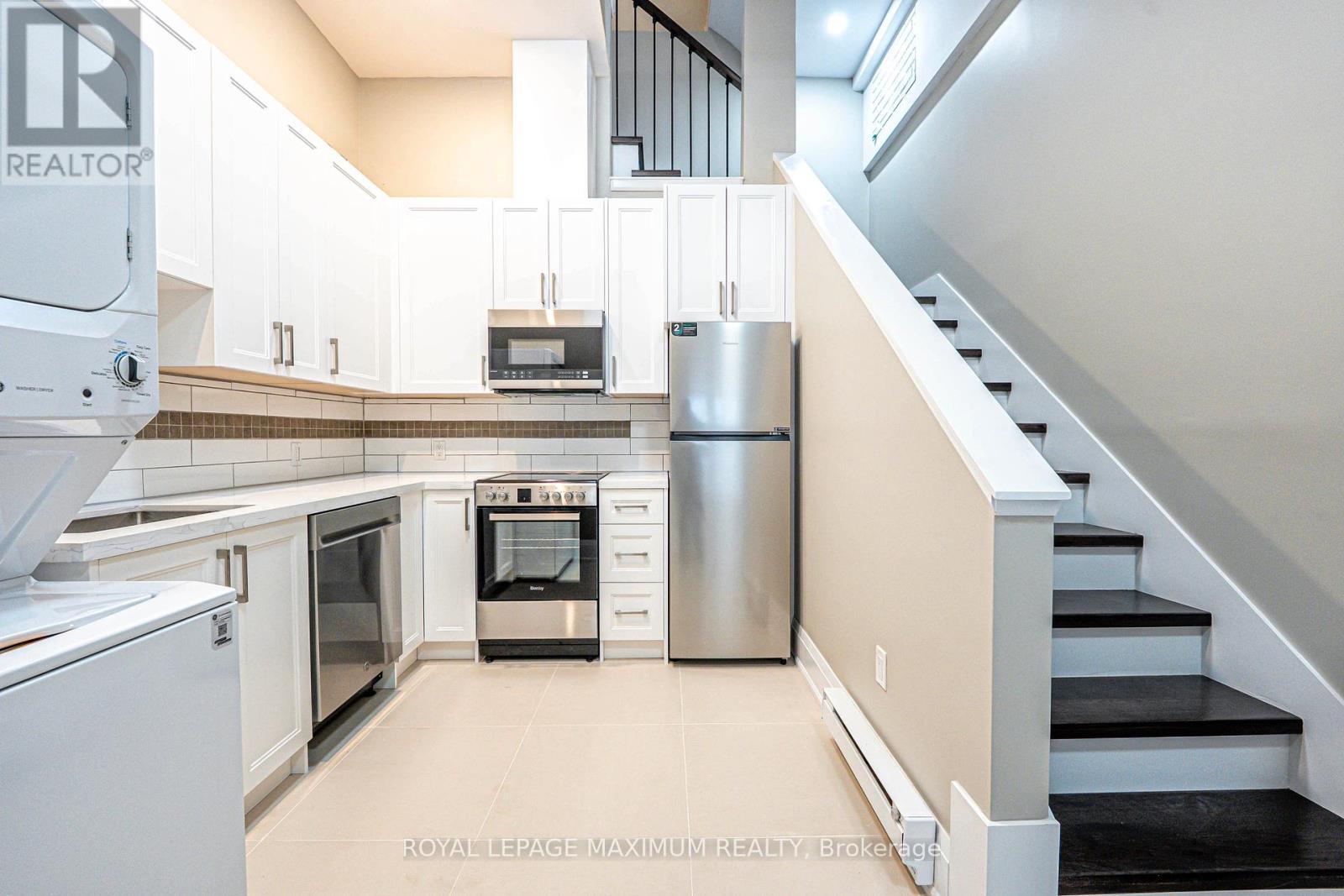 












UPPER UNIT B - 84 ENFIELD AVENUE

,
Toronto,




Ontario
M8W1T9

