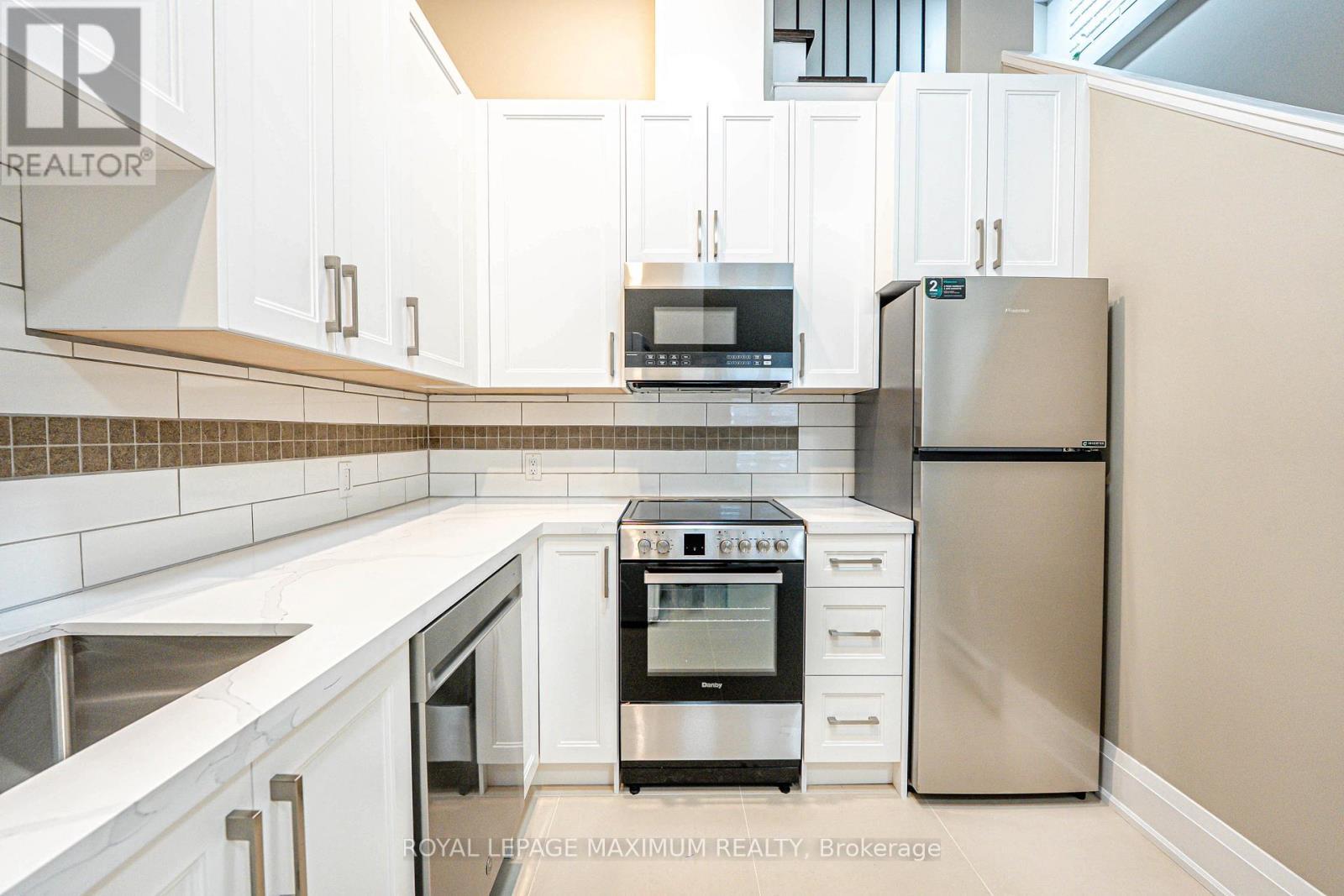 












UPPER UNIT B - 84 ENFIELD AVENUE

,
Toronto,




Ontario
M8W1T9


