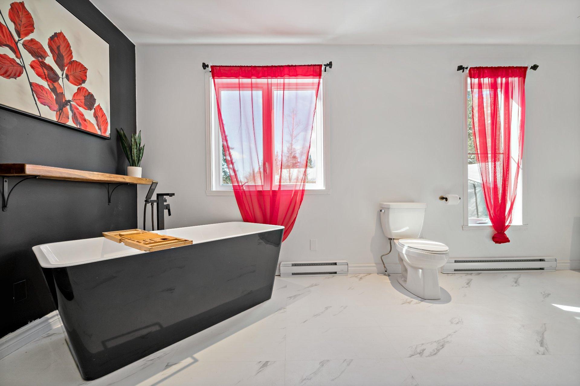 









470

 - 474


Ch. du Domaine-R.-Lavoie

,
Saint-Donat,




QC
J0T2C0

