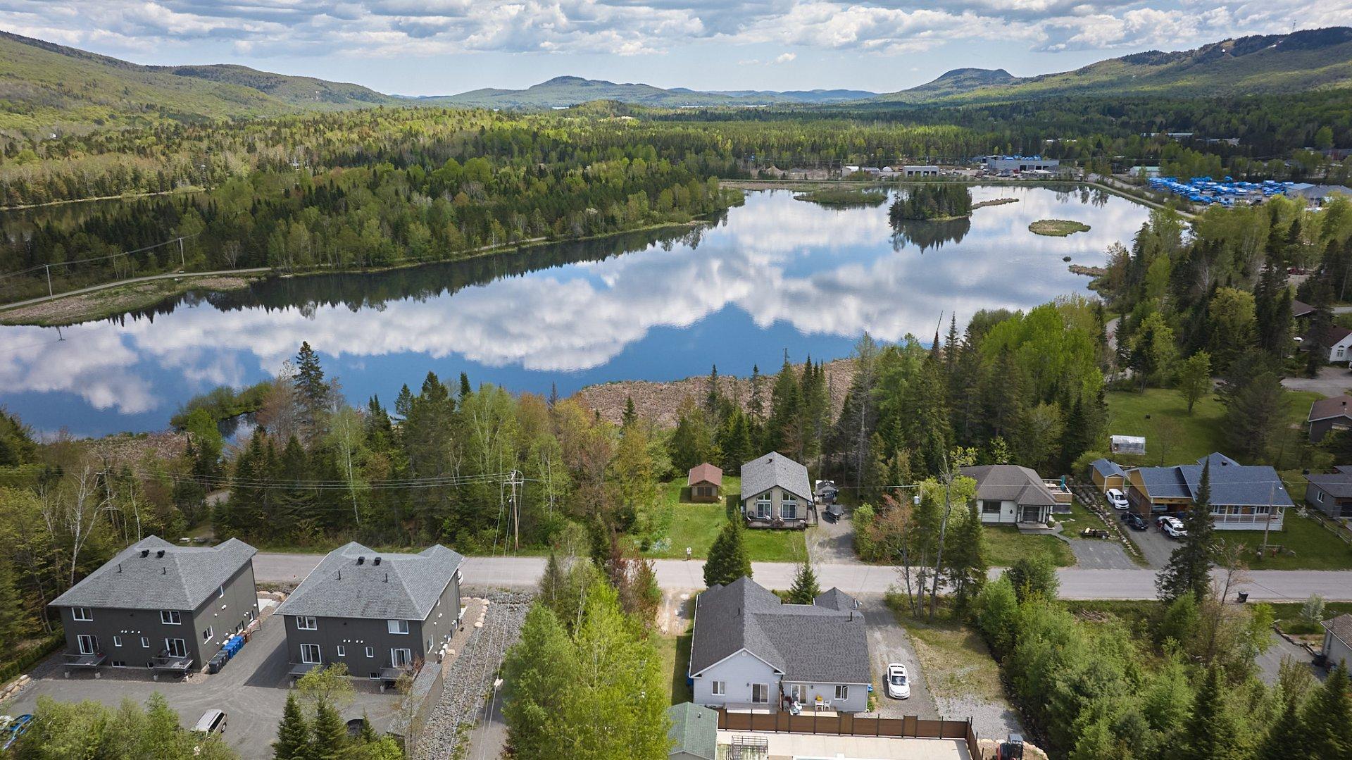 









470

 - 474


Ch. du Domaine-R.-Lavoie

,
Saint-Donat,




QC
J0T2C0

