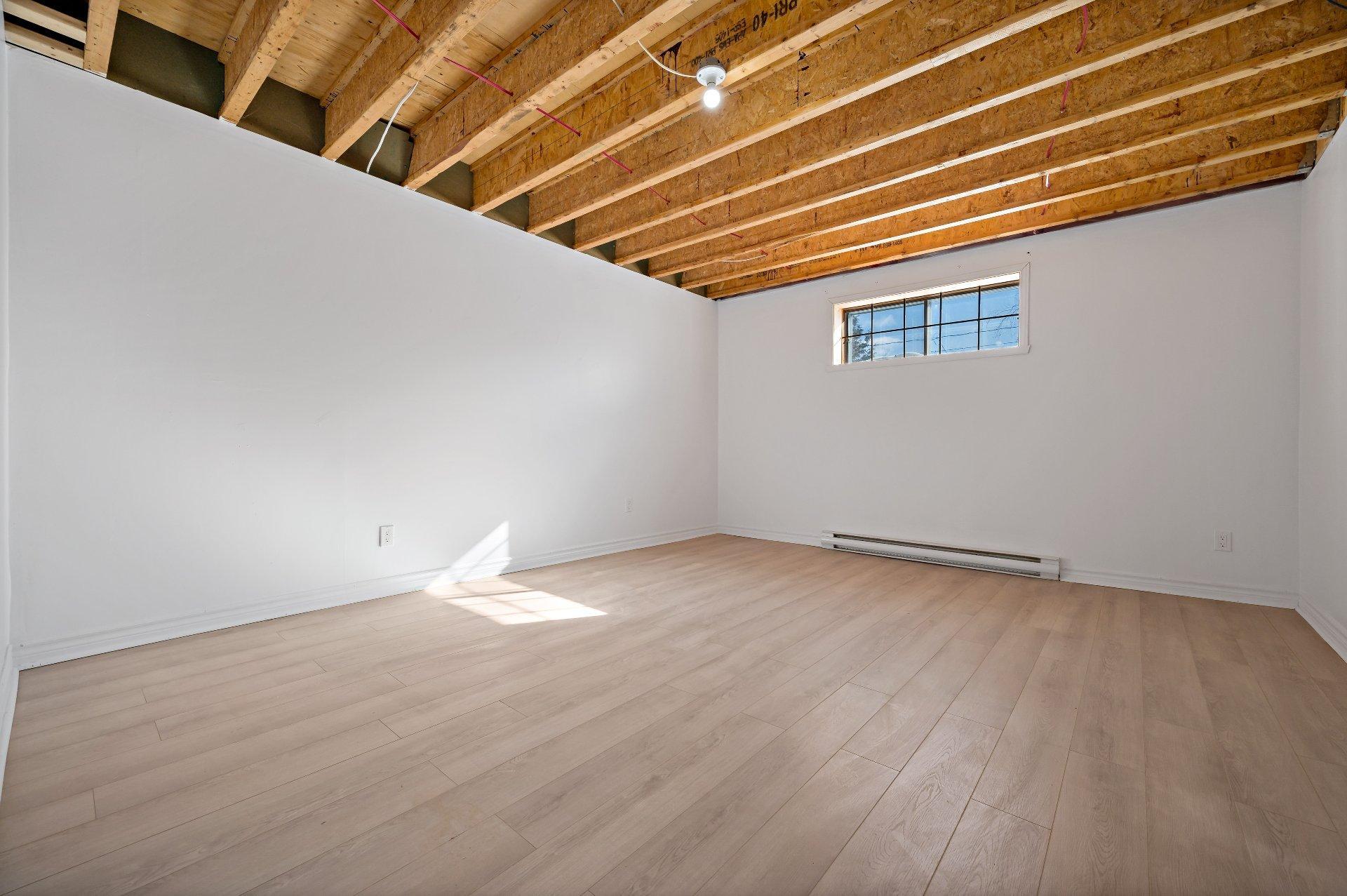 









470

 - 474


Ch. du Domaine-R.-Lavoie

,
Saint-Donat,




QC
J0T2C0

