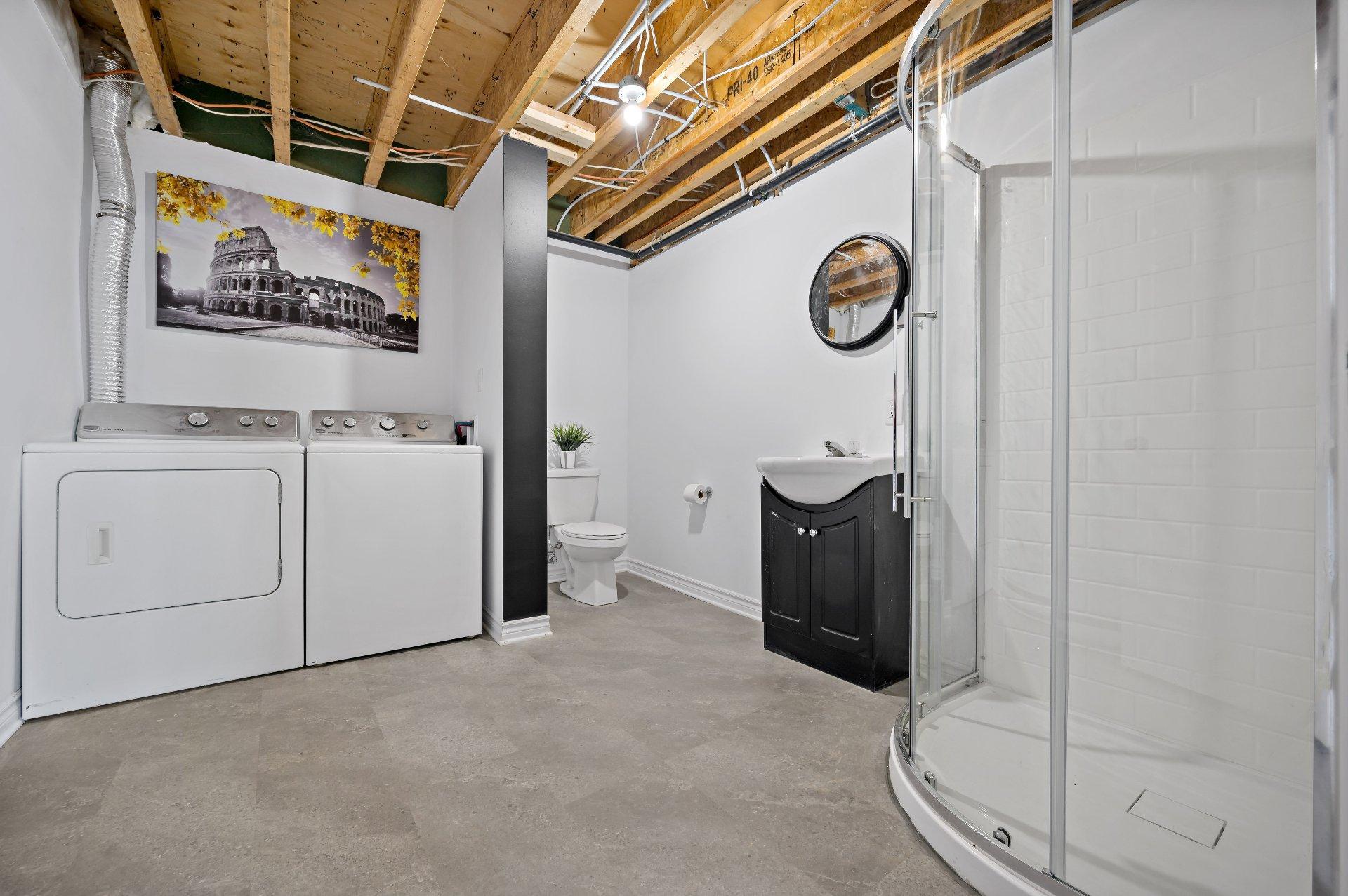 









470

 - 474


Ch. du Domaine-R.-Lavoie

,
Saint-Donat,




QC
J0T2C0

