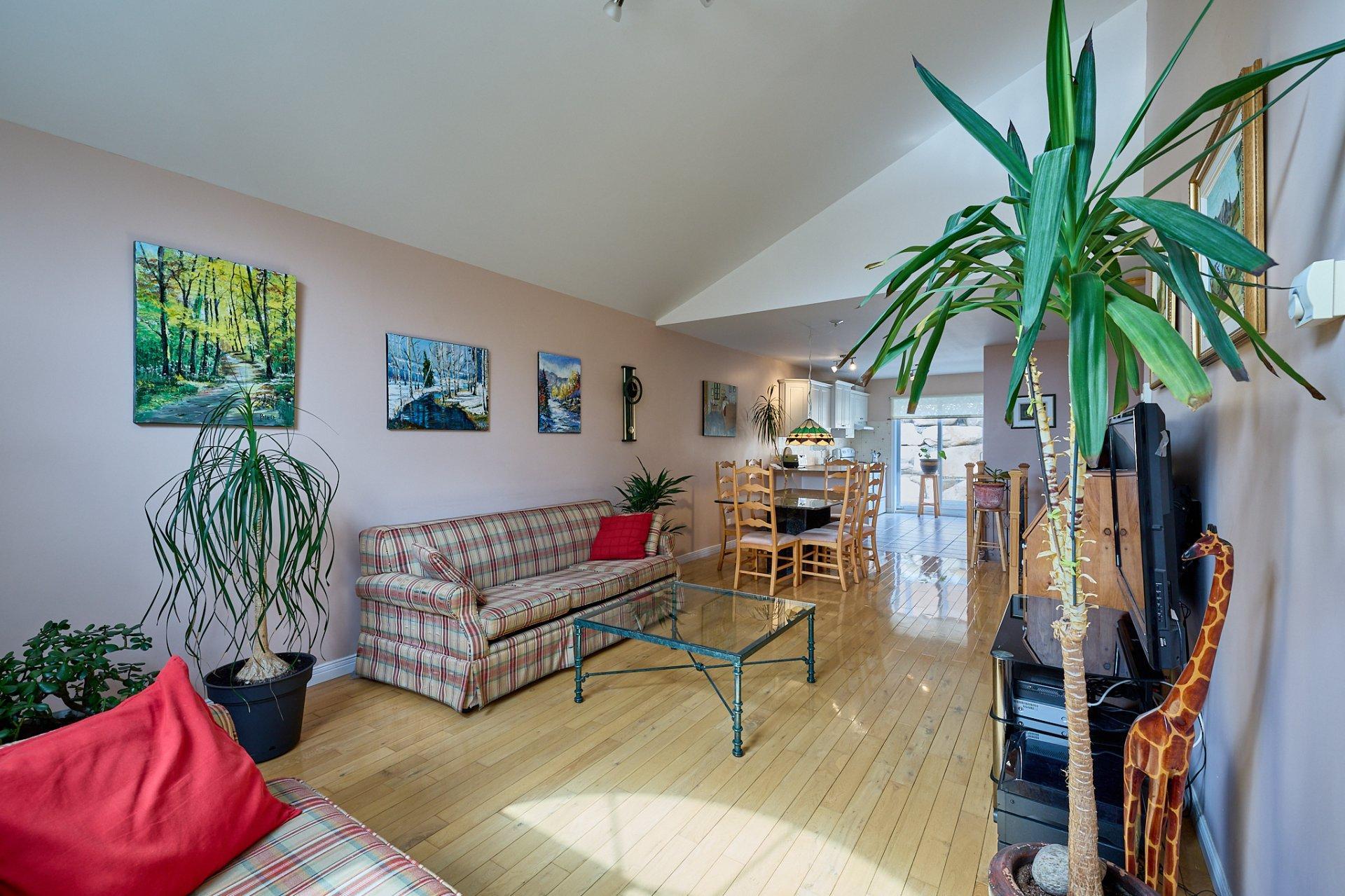 









470

 - 474


Ch. du Domaine-R.-Lavoie

,
Saint-Donat,




QC
J0T2C0


