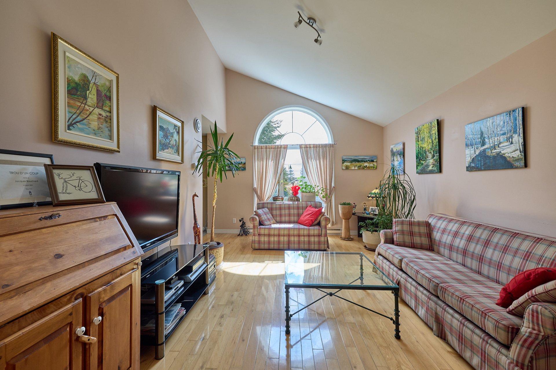 









470

 - 474


Ch. du Domaine-R.-Lavoie

,
Saint-Donat,




QC
J0T2C0

