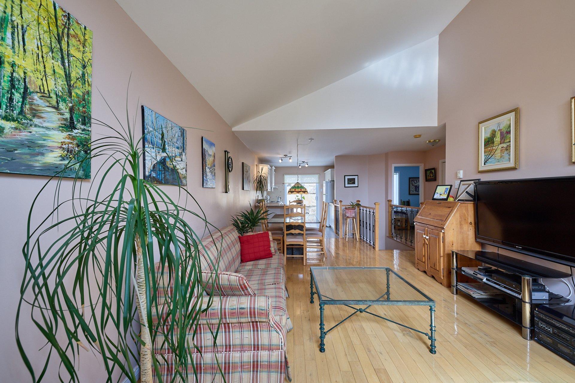 









470

 - 474


Ch. du Domaine-R.-Lavoie

,
Saint-Donat,




QC
J0T2C0


