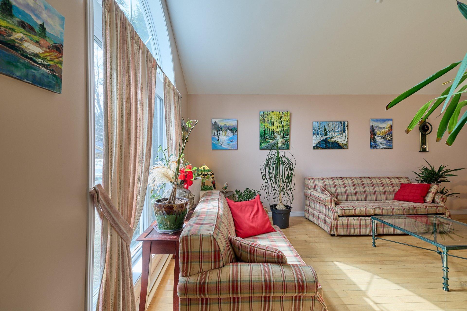 









470

 - 474


Ch. du Domaine-R.-Lavoie

,
Saint-Donat,




QC
J0T2C0

