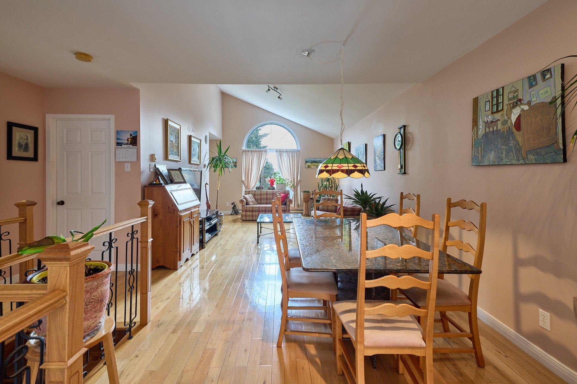 









470

 - 474


Ch. du Domaine-R.-Lavoie

,
Saint-Donat,




QC
J0T2C0


