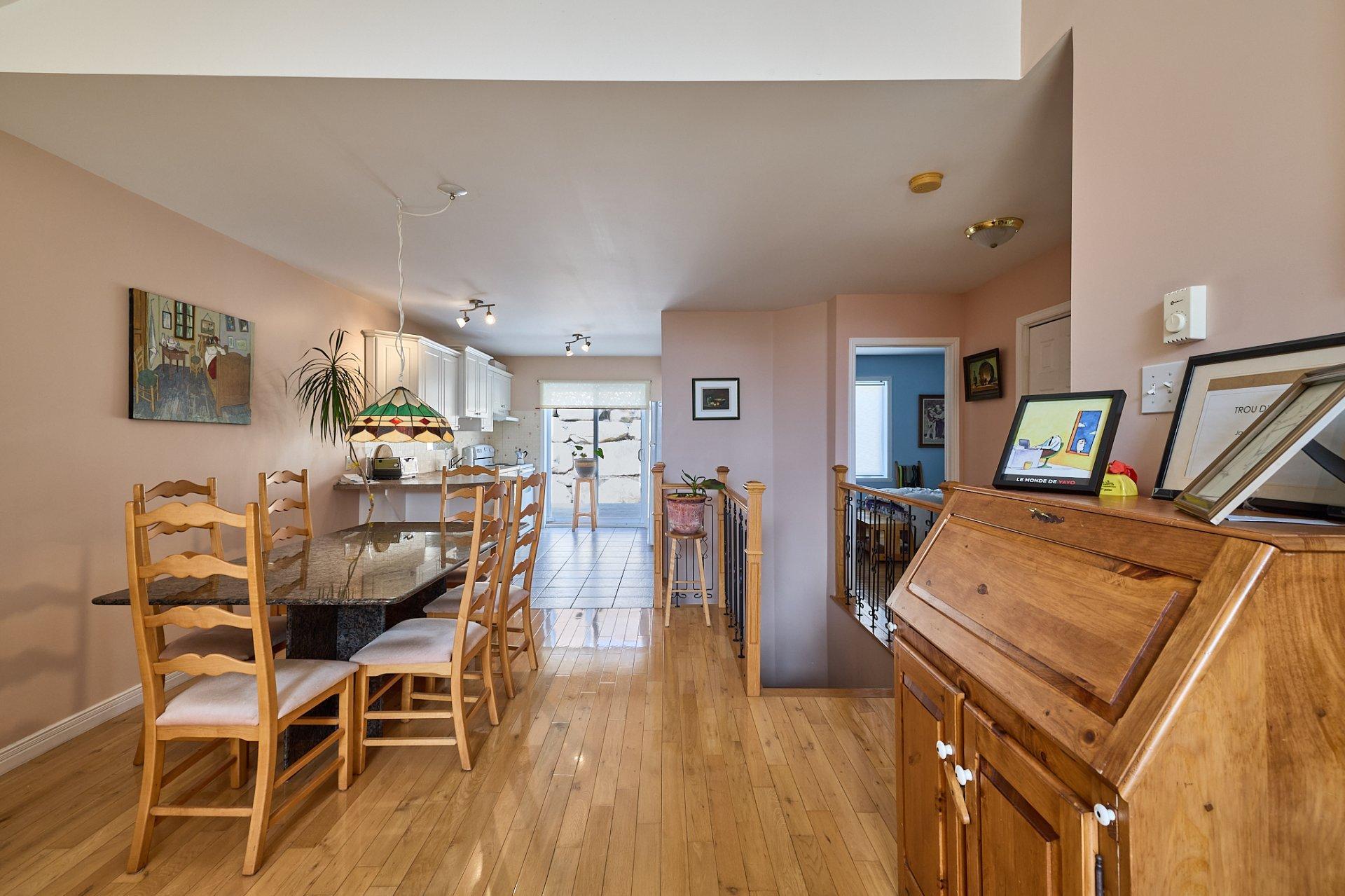 









470

 - 474


Ch. du Domaine-R.-Lavoie

,
Saint-Donat,




QC
J0T2C0

