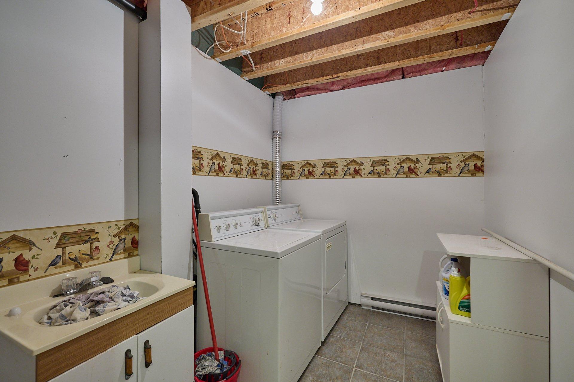 









470

 - 474


Ch. du Domaine-R.-Lavoie

,
Saint-Donat,




QC
J0T2C0

