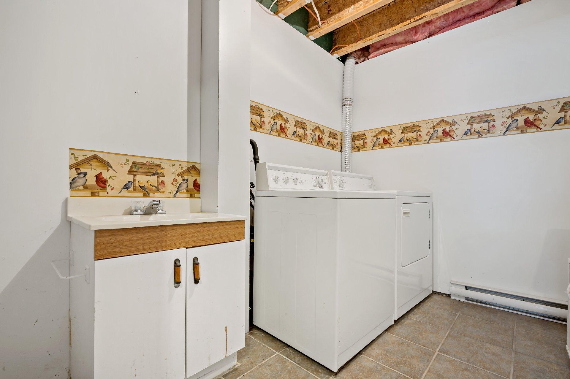 









470

 - 474


Ch. du Domaine-R.-Lavoie

,
Saint-Donat,




QC
J0T2C0

