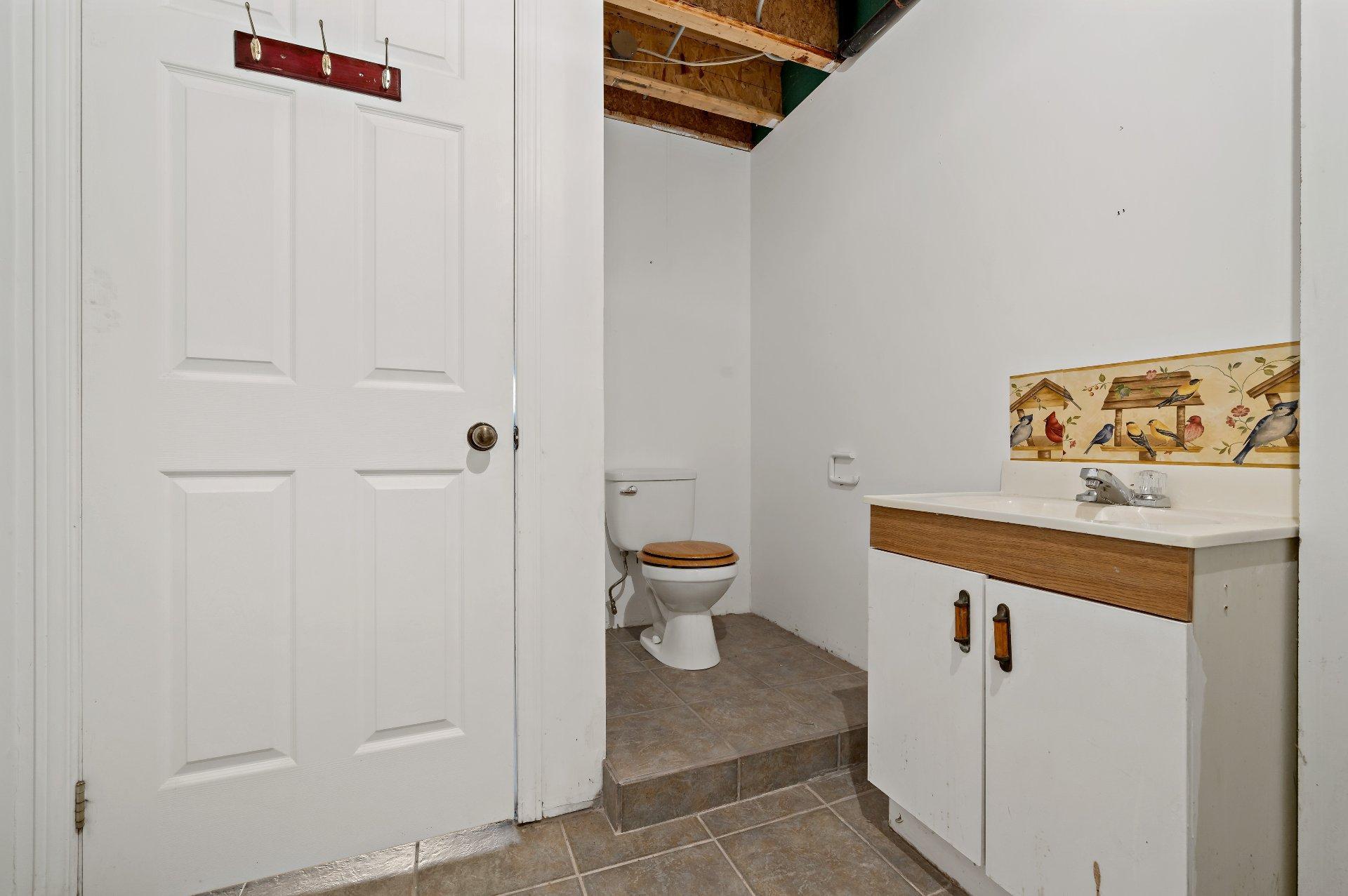 









470

 - 474


Ch. du Domaine-R.-Lavoie

,
Saint-Donat,




QC
J0T2C0

