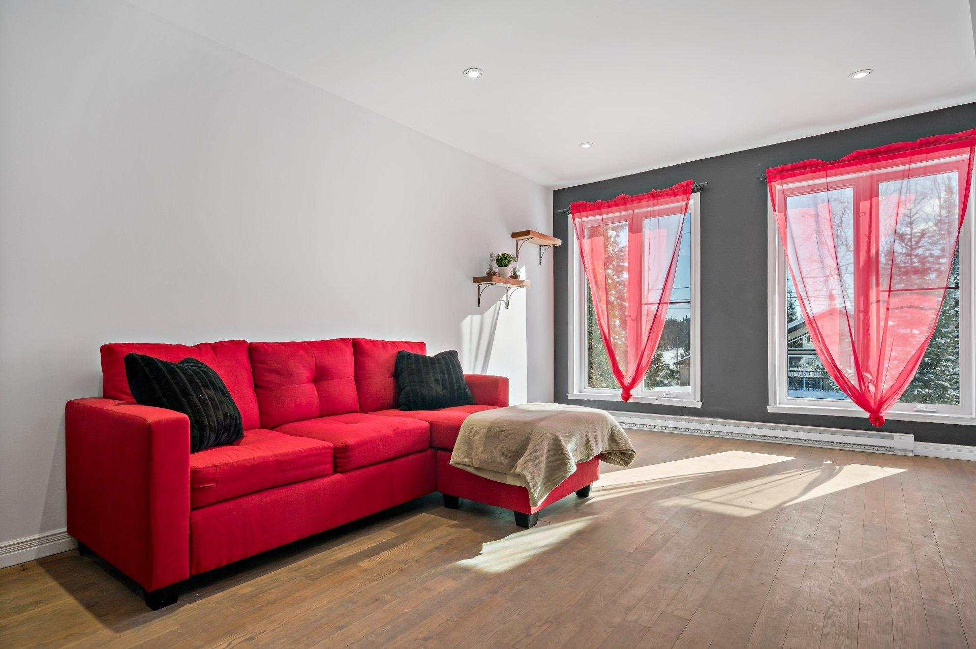 









470

 - 474


Ch. du Domaine-R.-Lavoie

,
Saint-Donat,




QC
J0T2C0

