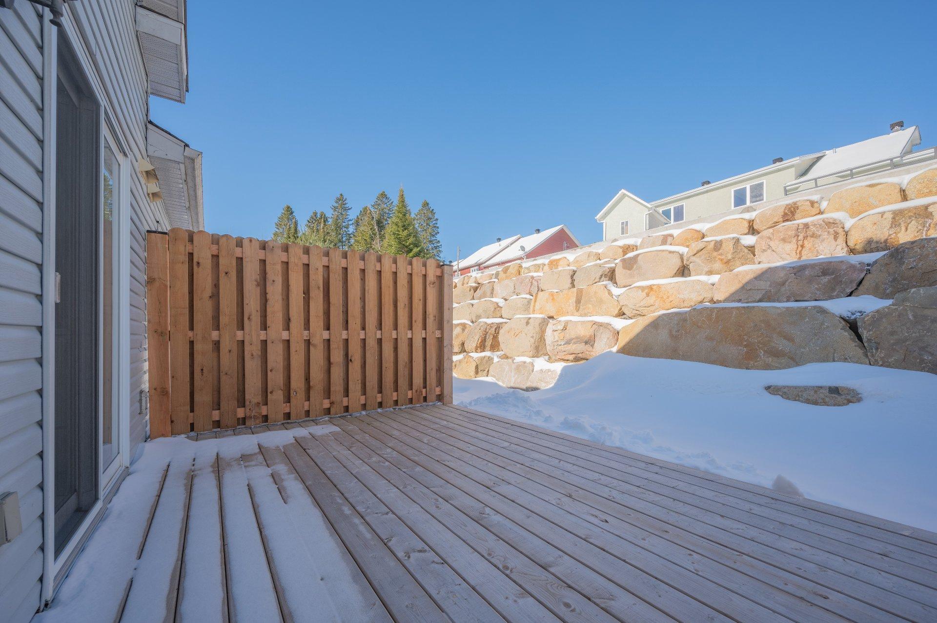 









470

 - 474


Ch. du Domaine-R.-Lavoie

,
Saint-Donat,




QC
J0T2C0


