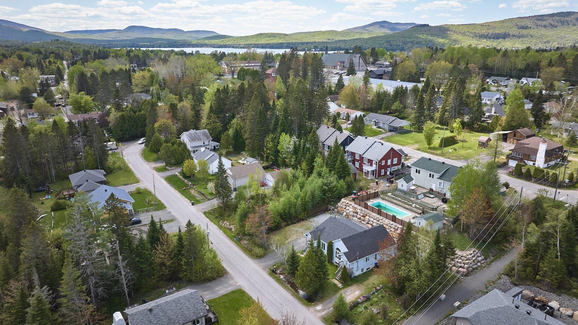 









470

 - 474


Ch. du Domaine-R.-Lavoie

,
Saint-Donat,




QC
J0T2C0


