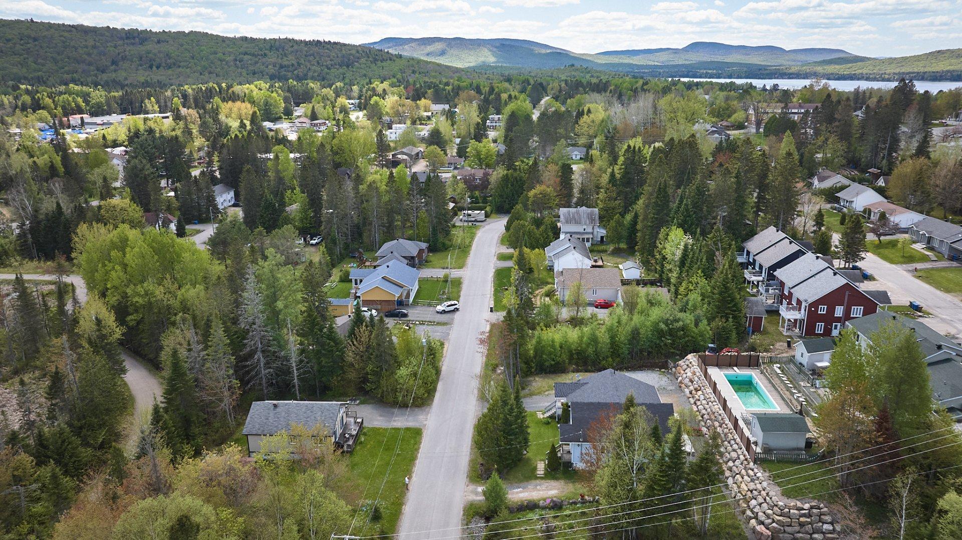 









470

 - 474


Ch. du Domaine-R.-Lavoie

,
Saint-Donat,




QC
J0T2C0


