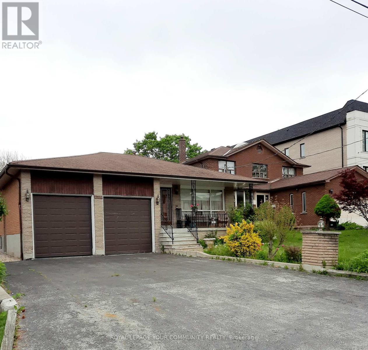 












126 SPRUCE AVENUE

,
Richmond Hill,




Ontario
L4C6W1

