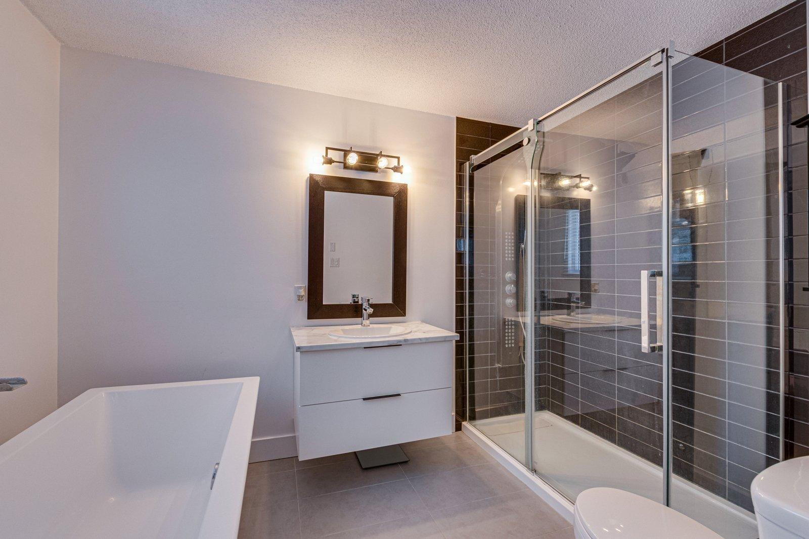 









15


Rue de la Baie

,
Val-des-Monts,




QC
J8N5A8

