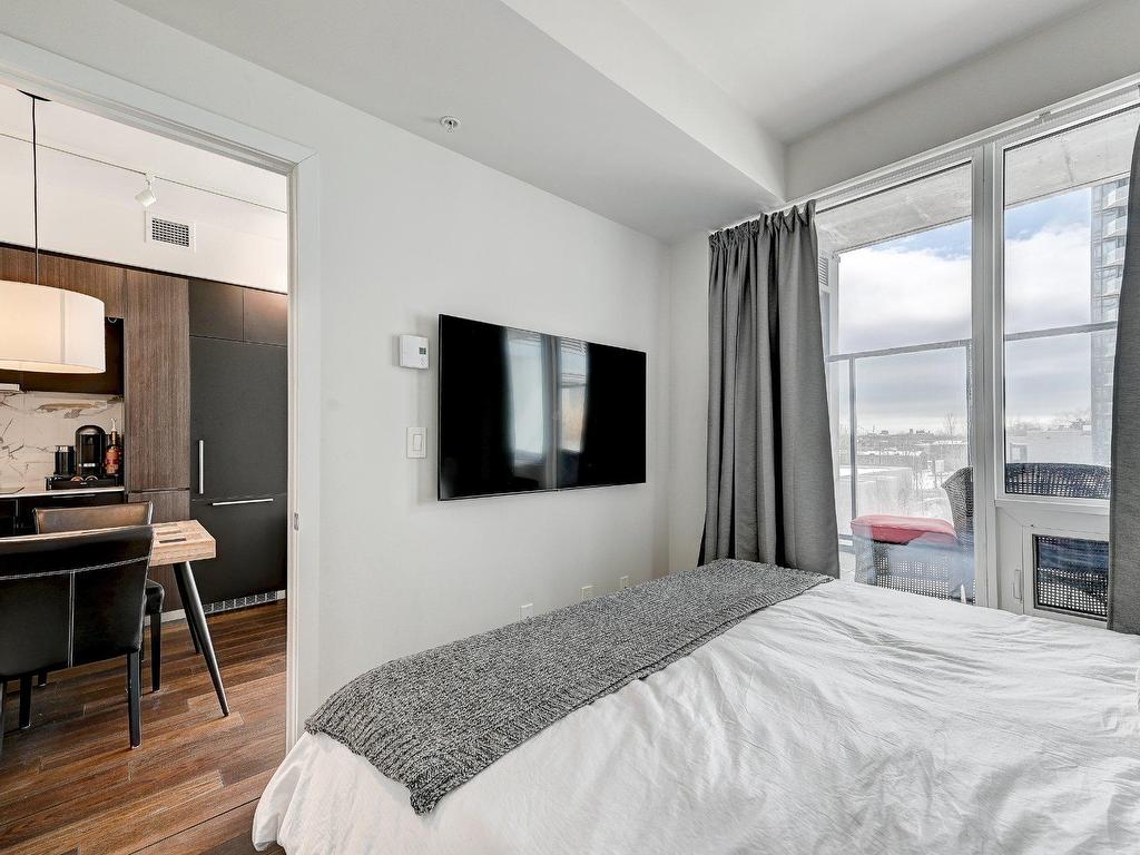 









1188


Rue St-Antoine O.

, 304,
Montréal (Ville-Marie),




QC
H3C1B4

