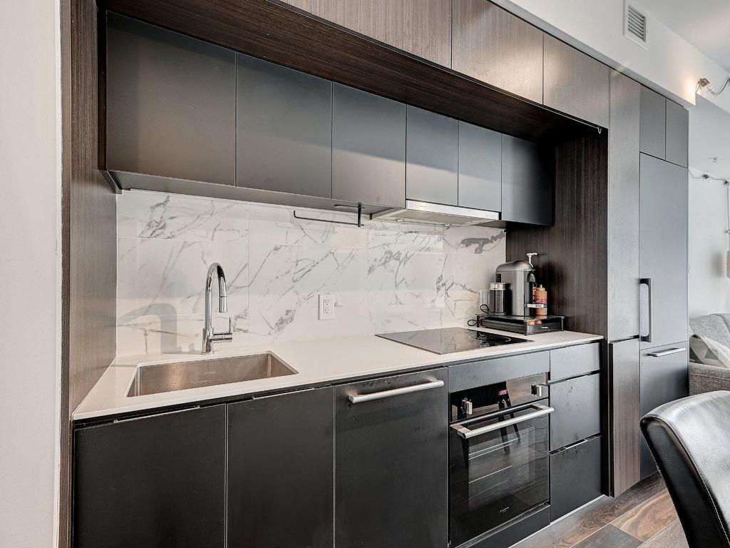 









1188


Rue St-Antoine O.

, 304,
Montréal (Ville-Marie),




QC
H3C1B4

