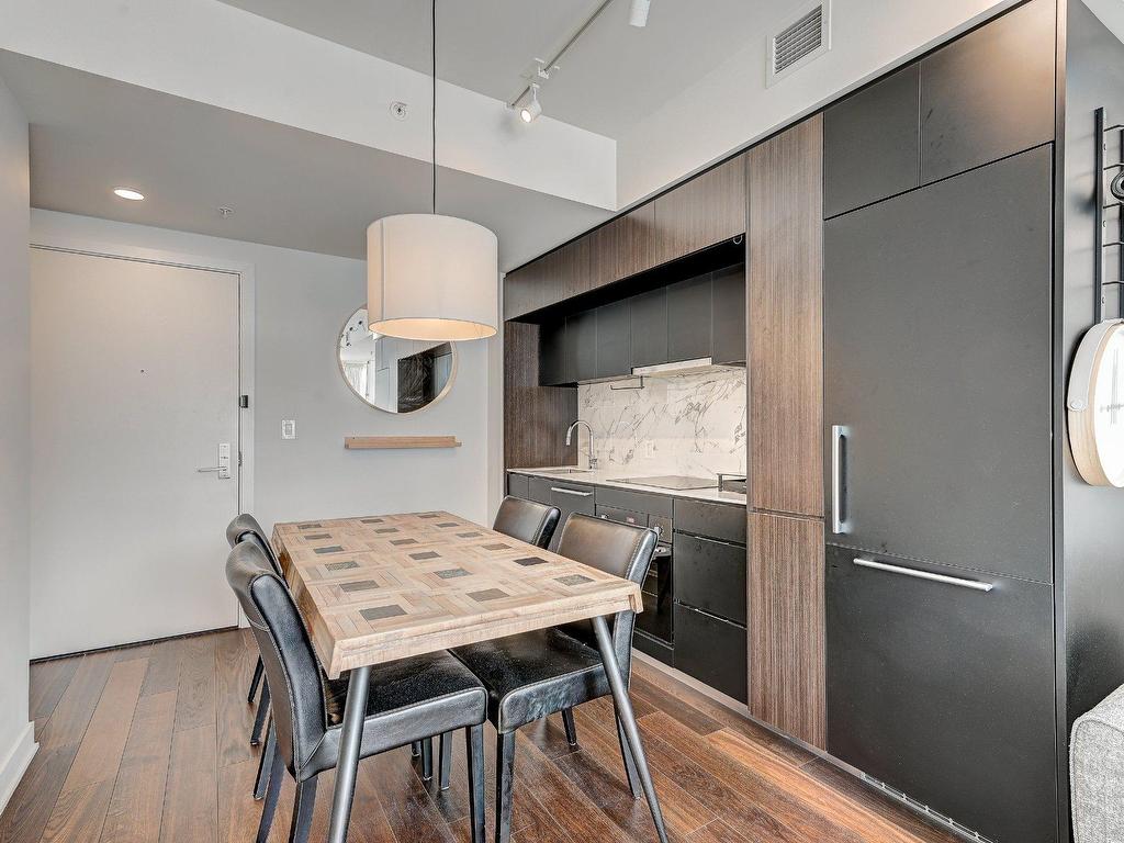 









1188


Rue St-Antoine O.

, 304,
Montréal (Ville-Marie),




QC
H3C1B4


