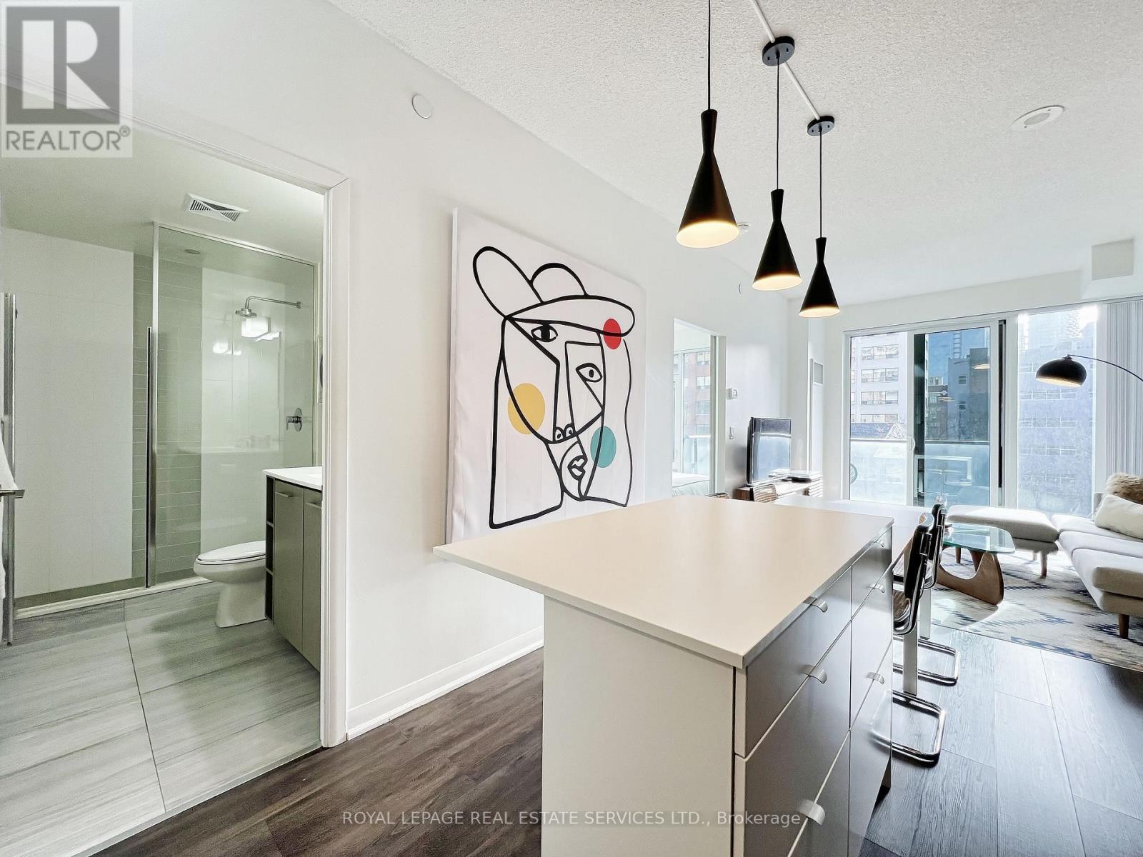 












306 - 435 RICHMOND STREET W

,
Toronto,




Ontario
M5V1X9

