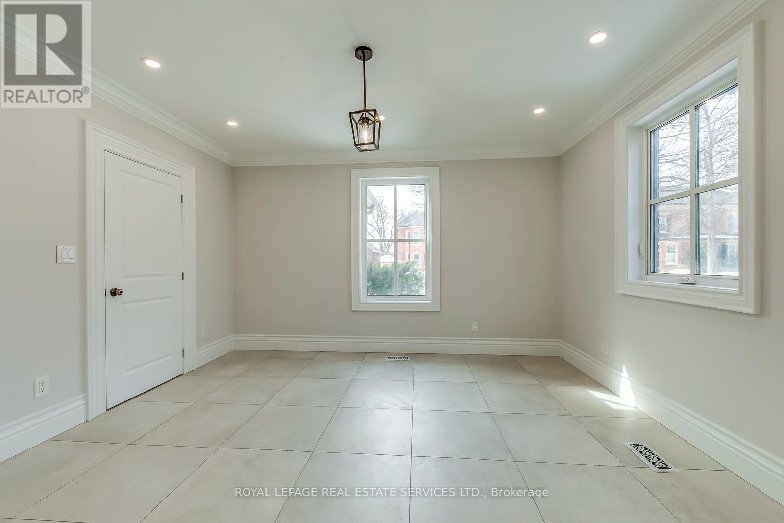












317 QUEEN STREET S

,
Mississauga,




Ontario
L5M1M3

