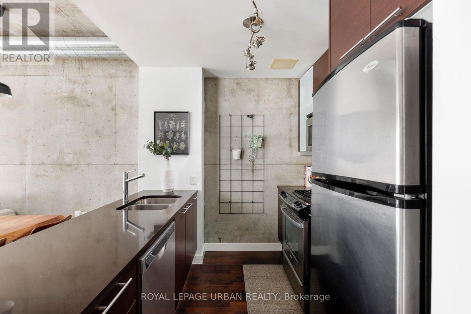 












402 - 138 PRINCESS STREET E

,
Toronto,




Ontario
M5A0B1

