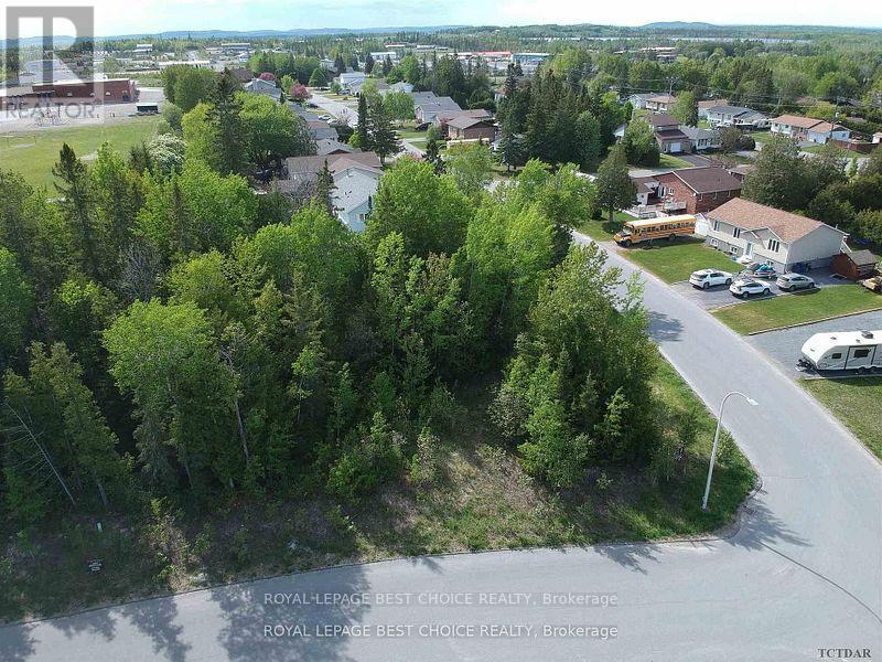 












184 SUMBLER CRESCENT

,
Temiskaming Shores (New Liskeard),







Ontario
P0J1P0

