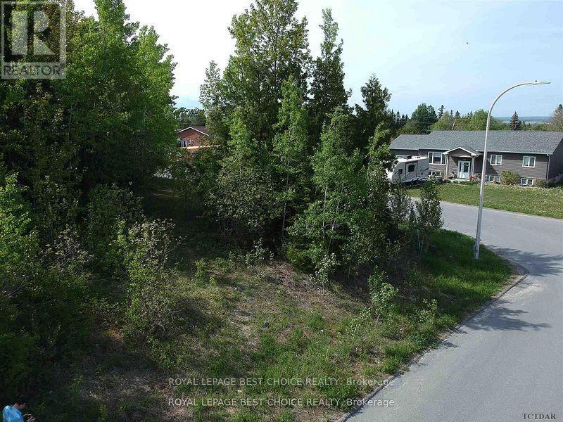 












184 SUMBLER CRESCENT

,
Temiskaming Shores (New Liskeard),







Ontario
P0J1P0

