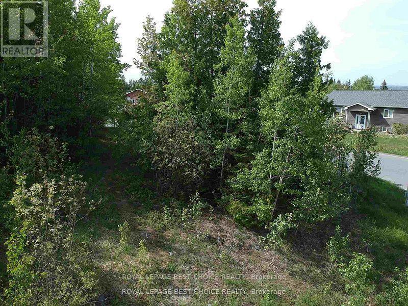












184 SUMBLER CRESCENT

,
Temiskaming Shores (New Liskeard),







Ontario
P0J1P0

