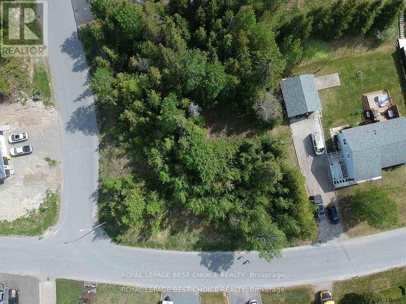 












184 SUMBLER CRESCENT

,
Temiskaming Shores (New Liskeard),







Ontario
P0J1P0

