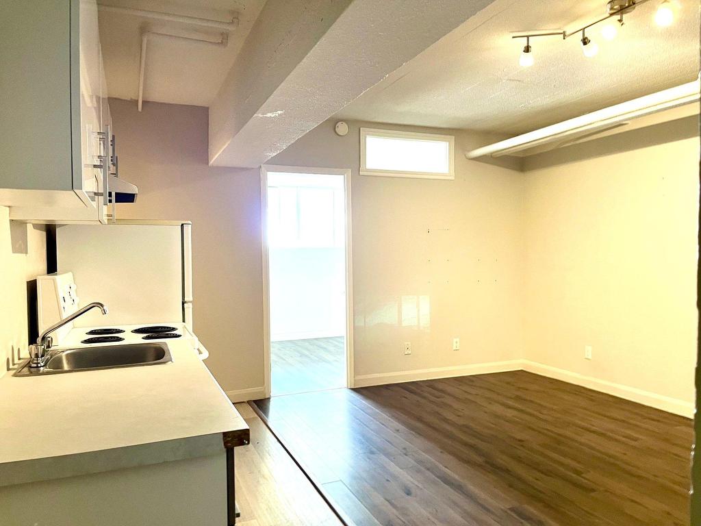 









2354


Av. Mariette

, 05,
Montréal (Côte-des-Neiges/Notre-Dame-de-Grâce),




QC
H4B2E6

