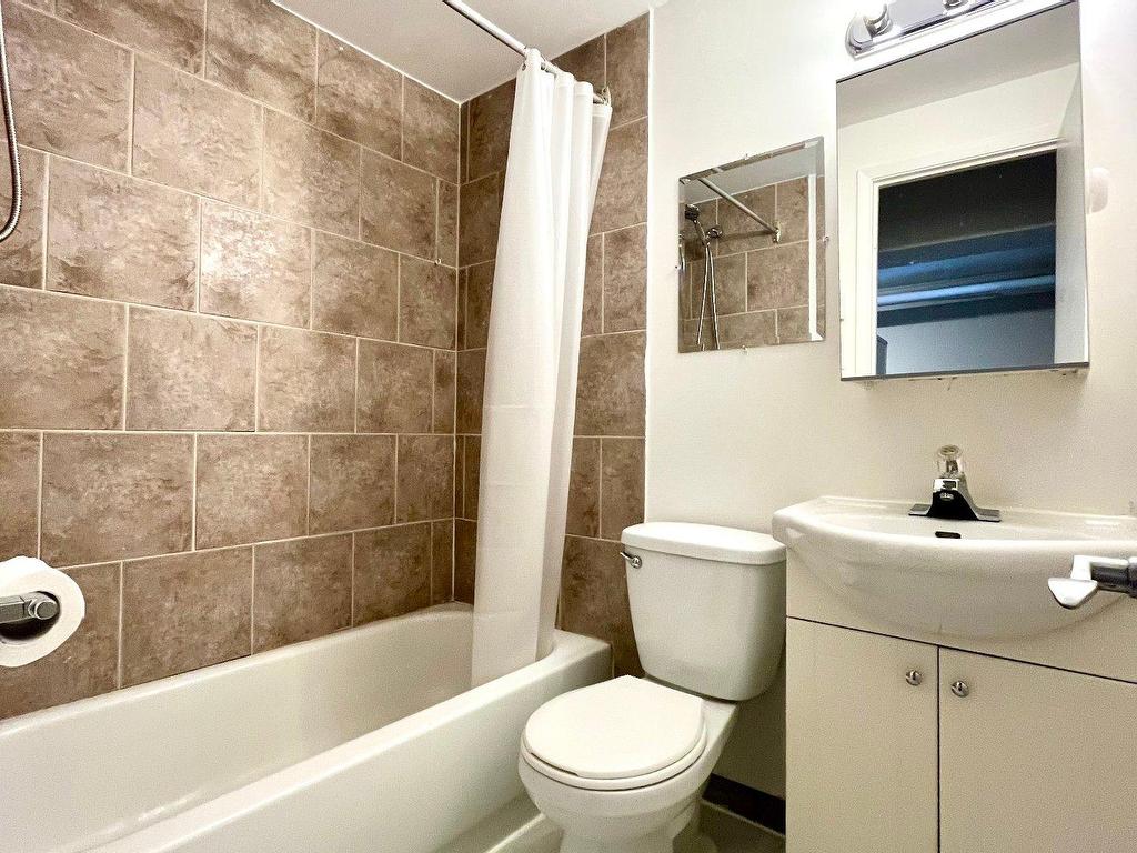 









2354


Av. Mariette

, 05,
Montréal (Côte-des-Neiges/Notre-Dame-de-Grâce),




QC
H4B2E6

