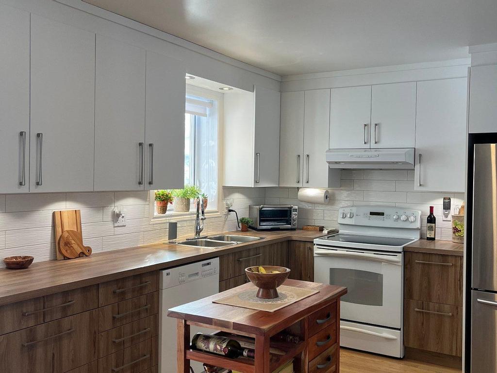 









7085


Rue P.-E.-Neveu

,
Trois-Rivières,




QC
G8Y5B5

