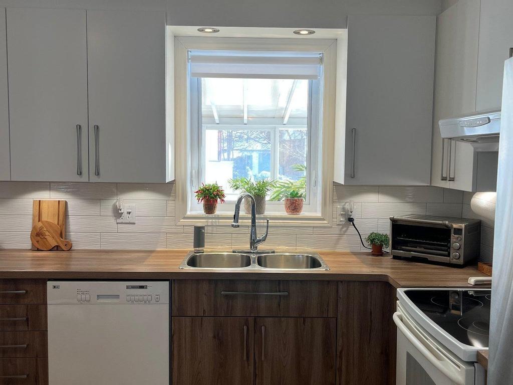 









7085


Rue P.-E.-Neveu

,
Trois-Rivières,




QC
G8Y5B5

