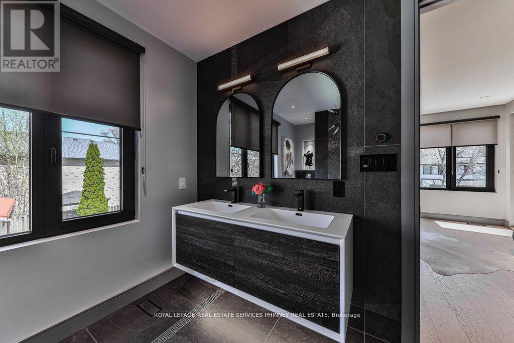 












1617 TROTWOOD AVENUE

,
Mississauga,




Ontario
L5G3Z8

