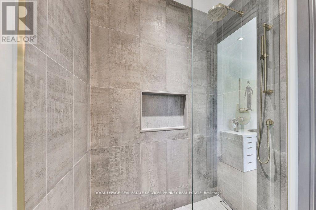












1617 TROTWOOD AVENUE

,
Mississauga,




Ontario
L5G3Z8

